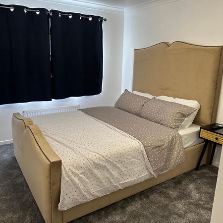 Lovely Two Bedroom Flat Thamesmead  Exteriör bild