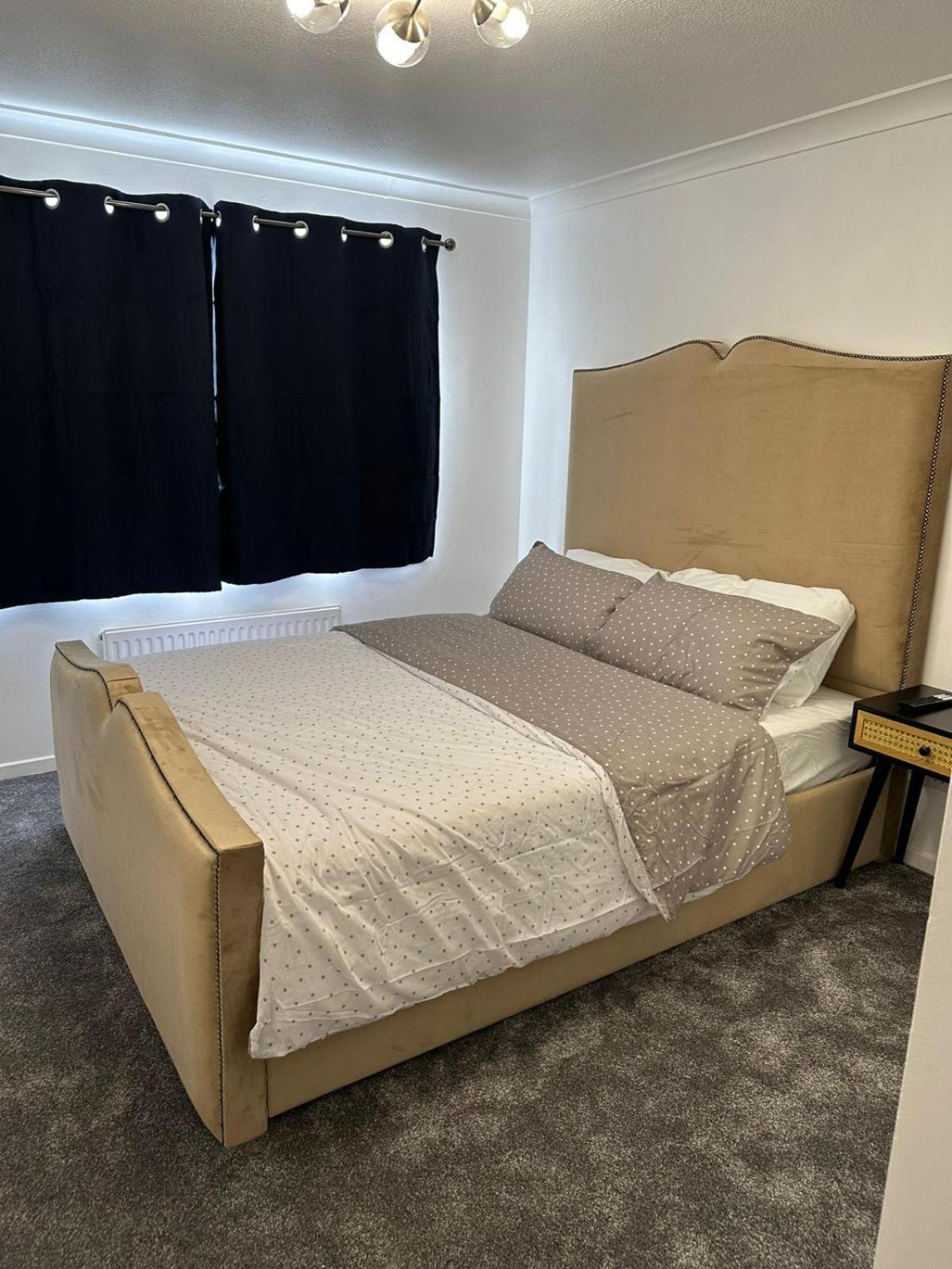 Lovely Two Bedroom Flat Thamesmead  Exteriör bild
