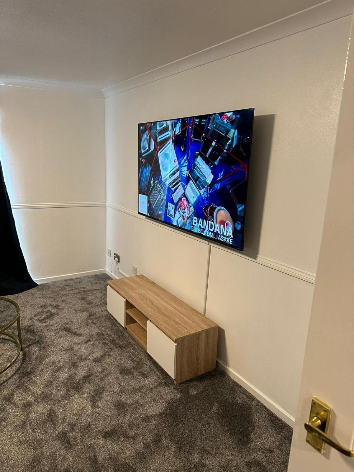 Lovely Two Bedroom Flat Thamesmead  Exteriör bild