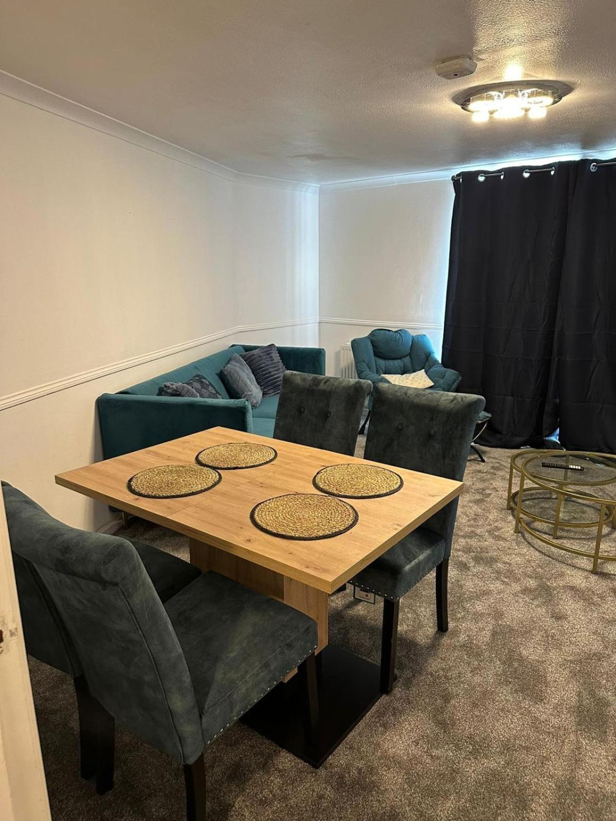 Lovely Two Bedroom Flat Thamesmead  Exteriör bild