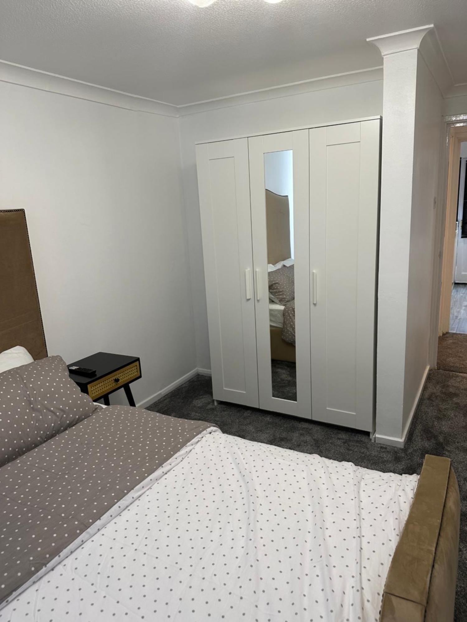 Lovely Two Bedroom Flat Thamesmead  Exteriör bild