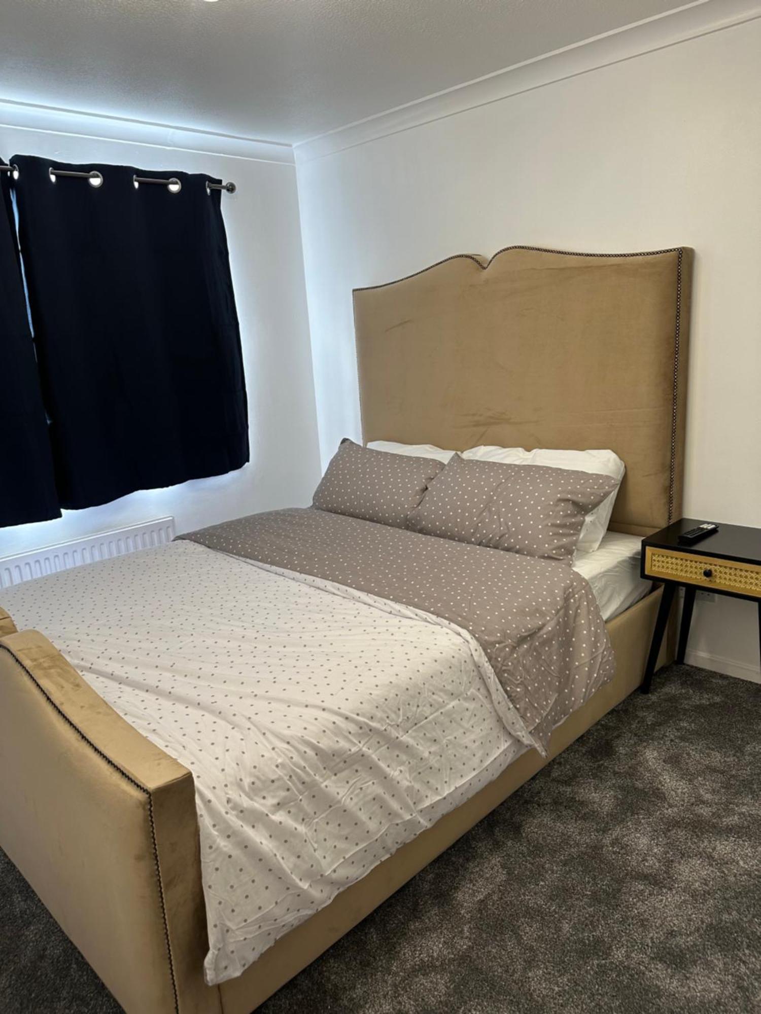 Lovely Two Bedroom Flat Thamesmead  Exteriör bild